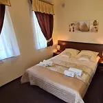 Üdülőpark Korab Natura Tour *